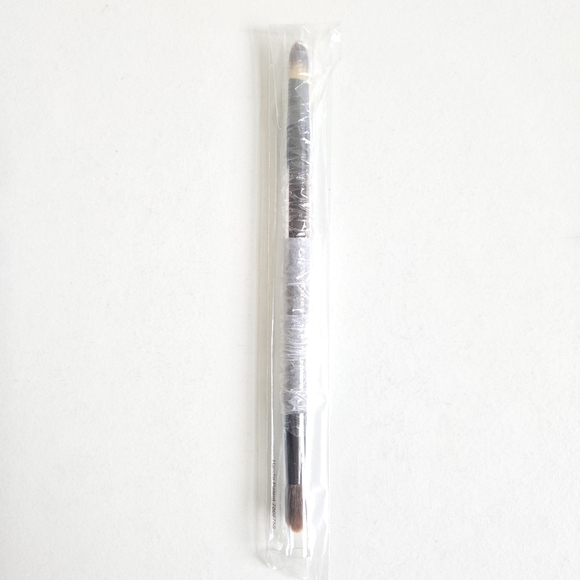 New Kevyn Aucoin The Duet Concealer Brush For Applying & Blending Concealers NIB - Picture 4 of 8